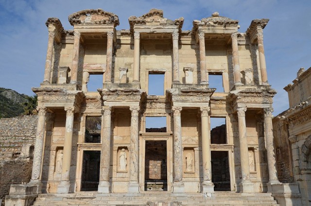 Efes Antik Kenti Tarihi ve Gezi Rehberi